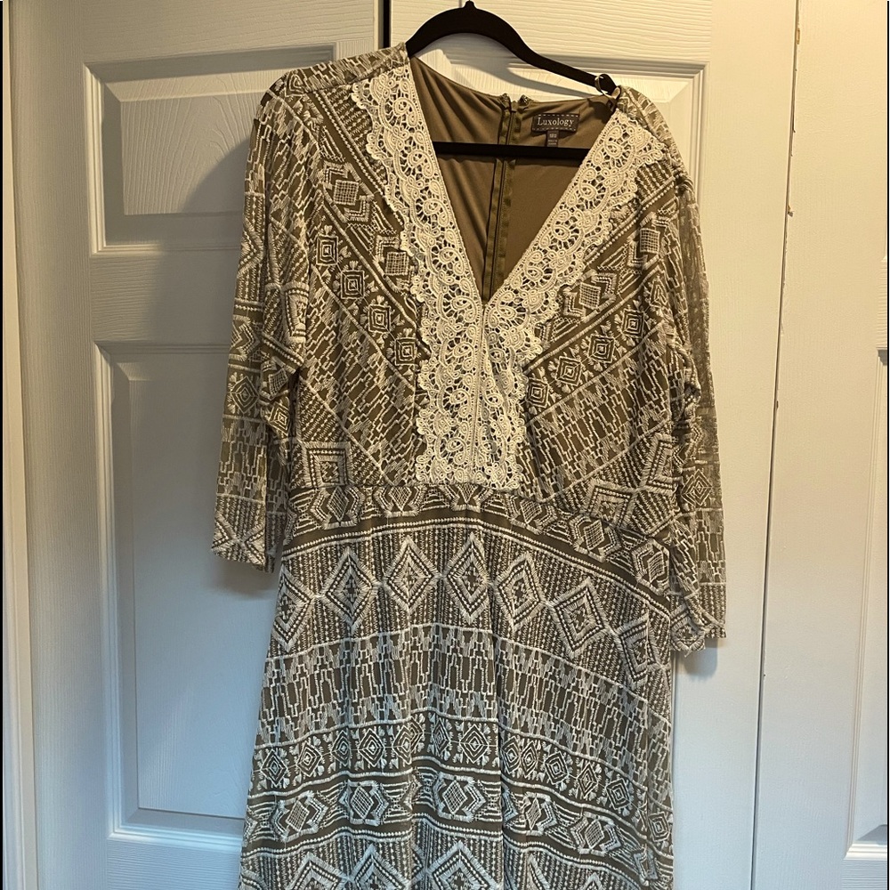 Gorgeous, embroidered lace dress